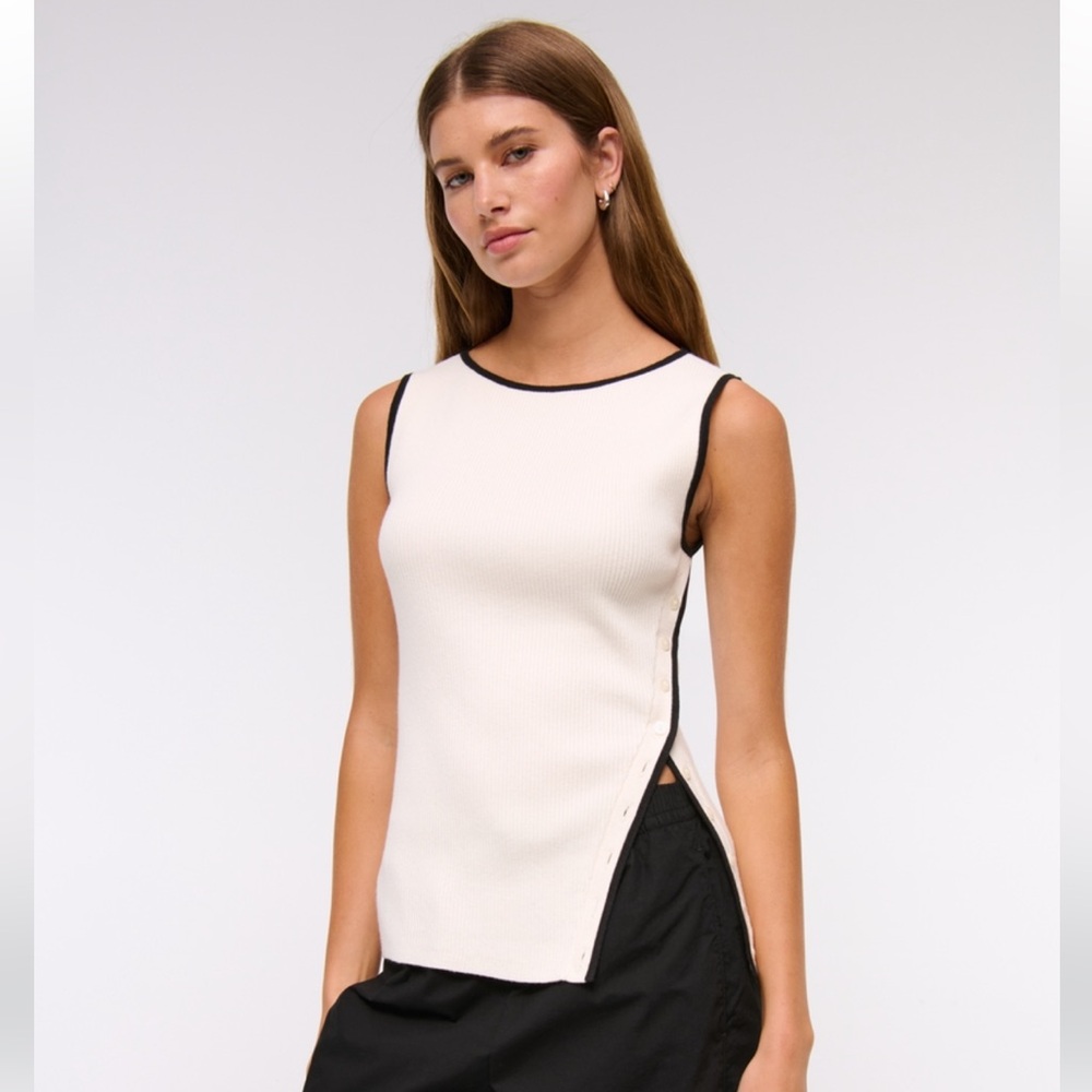 Abercrombie NWOT Asymmetrical Button Top